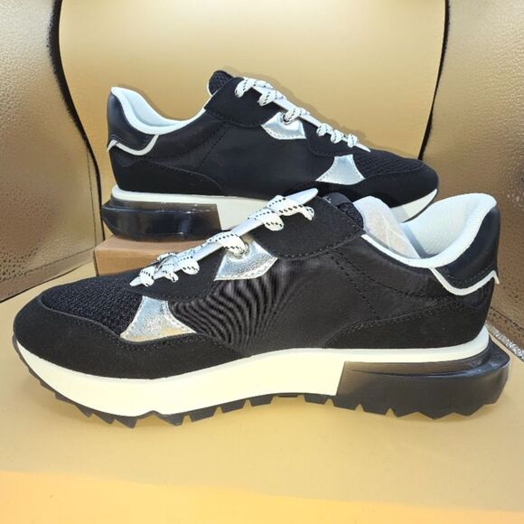 Calvin Klein Women's Magalee sneaker, Black & White Size: 8M - Picture 5 of 9